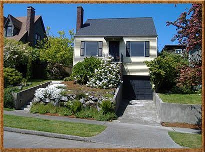Sunny Seattle front yard