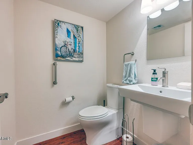 5221 N 24th St #102 — Photo 15