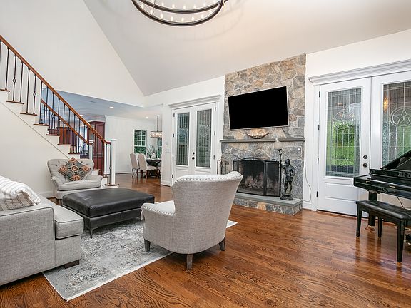17 East Woodhaven Drive