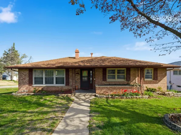 1918 W Garfield St, Davenport, IA 52804