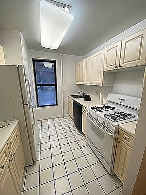 5th image of 506 Amsterdam Ave APT 3B