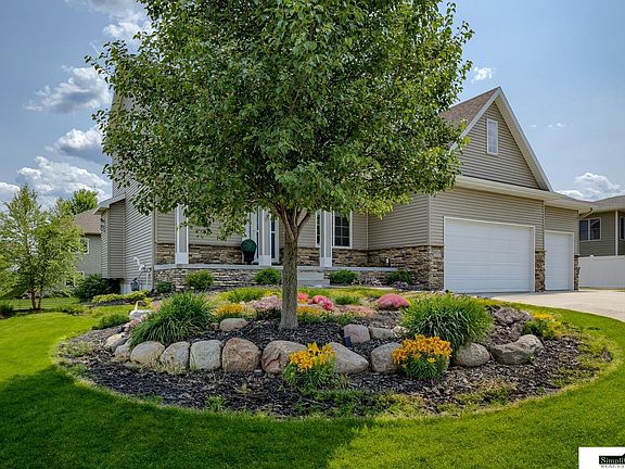3rd image of 9709 Chateau Cir