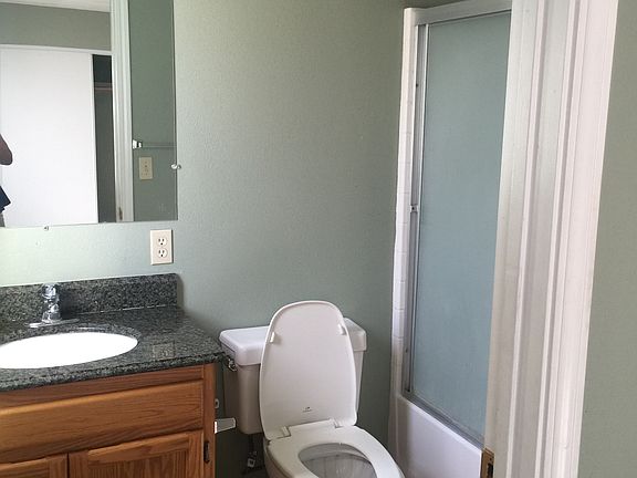 3rd image of 10906 Willowbrook Ave