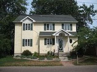 30503 Island Dr, Gibraltar, MI 48173