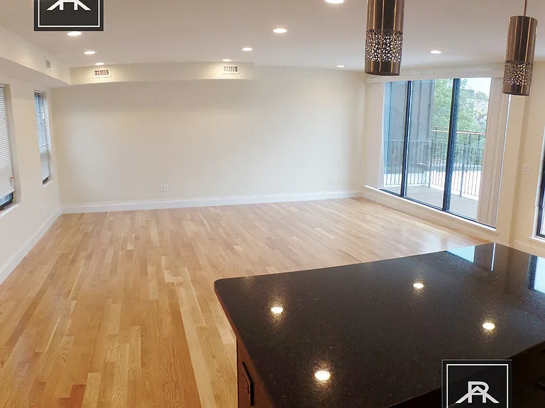 1614 Beacon St #3 — Photo 10
