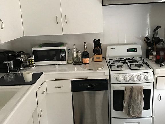 3rd image of 802 W Knoll Dr APT 204