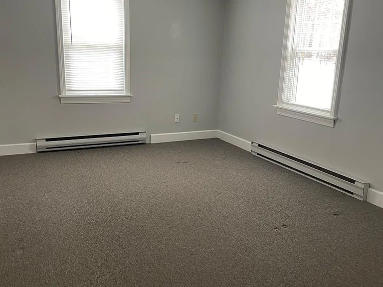 32 Schofield Ave #2R — Photo 12