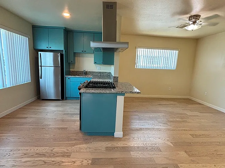 2918 1/2 S Normandie Ave — Photo 6