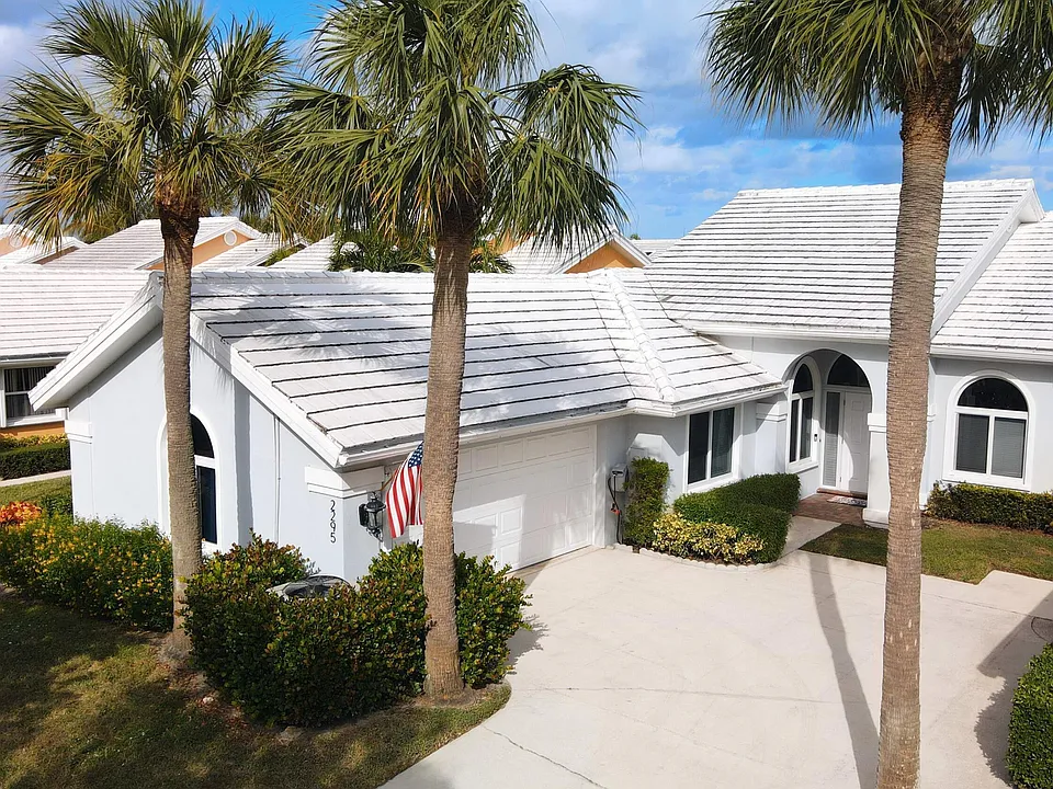 2295 Saratoga Ln