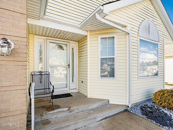 3rd image of 70 Winterton Drive