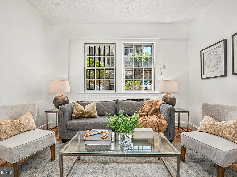 2032 Belmont Rd NW #123 — Photo 3