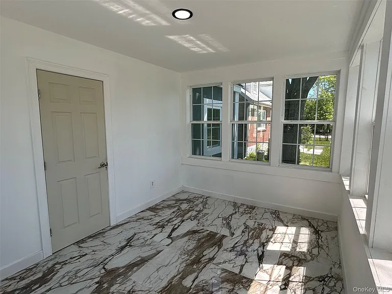 346 Meadow Ave — Photo 3
