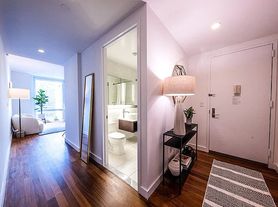 620 W 42nd St