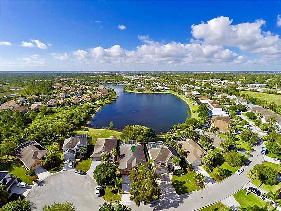 2nd image of 921 NW Waterlily Pl