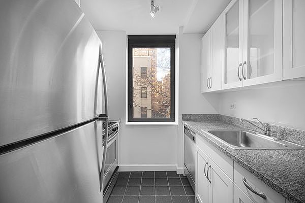 1st image of 360 W 43rd St APT N4j
