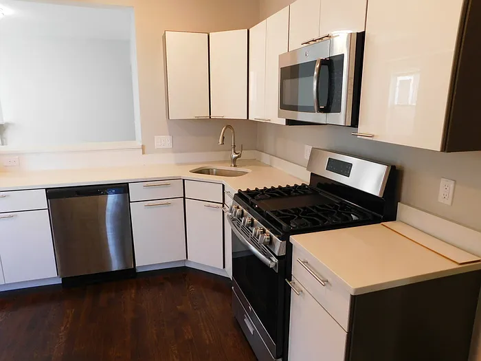 2 bed, 1.0 bath, $3,995 — Photo 2