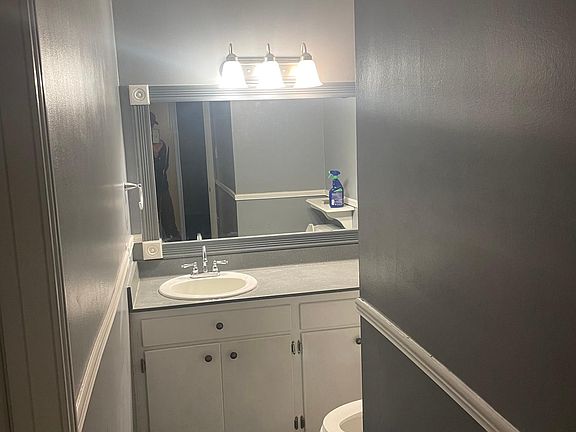 3rd image of 432 Woodway Dr