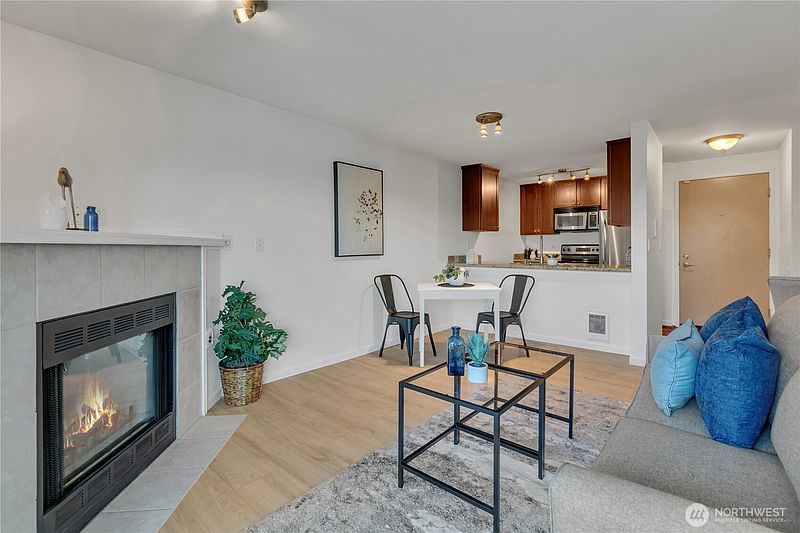 5th image of 2512 E Madison Street #303