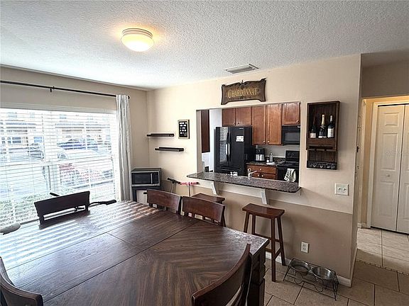 5th image of 3858 Island Way St