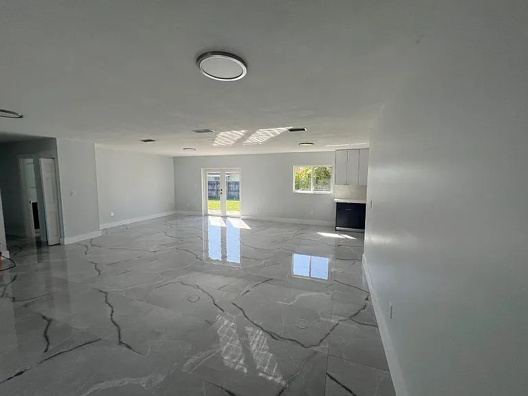 OPEN LIVING/ DINING ROOM -4