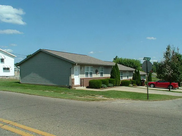 1011 Glendale Ave photo 1