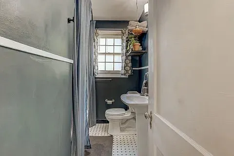 809 E 44th St #A — Photo 18