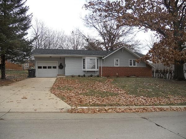 1st image of 3210 Carlton Dr