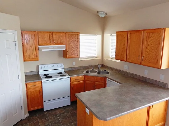 6423 S High Bluff Dr — Photo 2