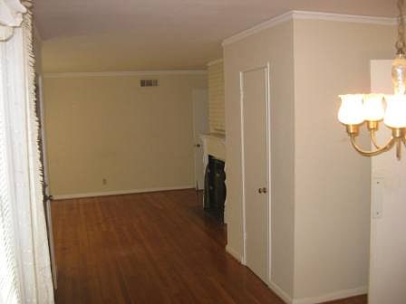 Dining into livingroom