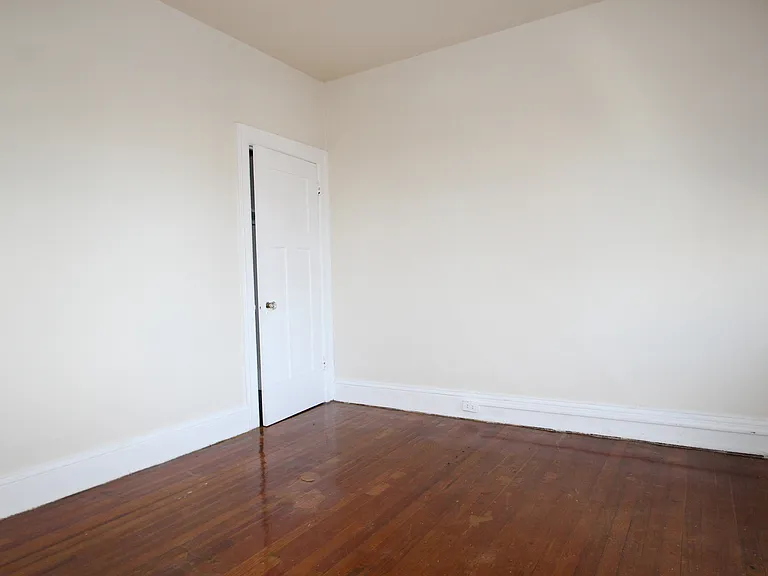 Avon Apartments — Photo 8
