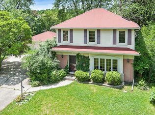 1032 Huber Ln, Glenview, IL