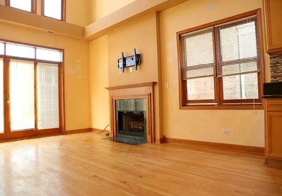 4th image of 1954 W Diversey Pkwy #3W