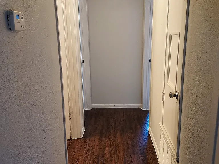 Marbach Manor Apartments — Photo 21