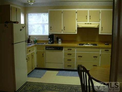5th image of 215 Canyon Dr