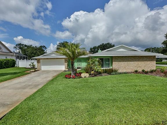 2nd image of 2 Flower Hill Ln