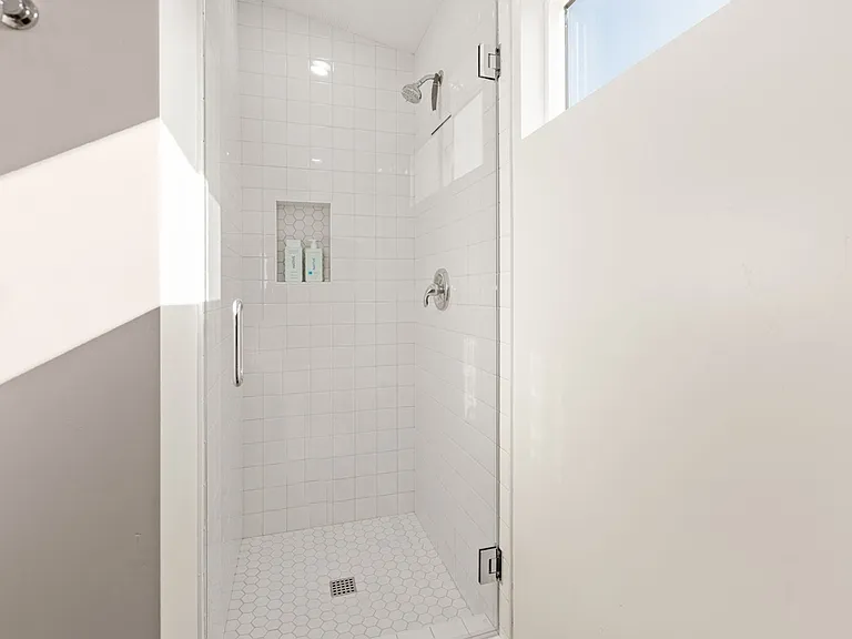 3043 Oliphant St — Photo 15