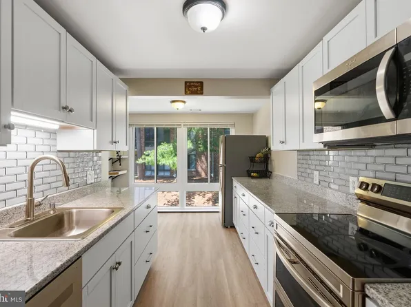 18022 Chalet Dr Unit 27-203, Germantown, MD 20874