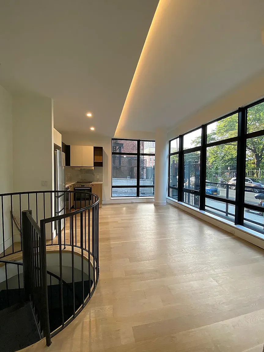 25 Bruckner Boulevard — Photo 2