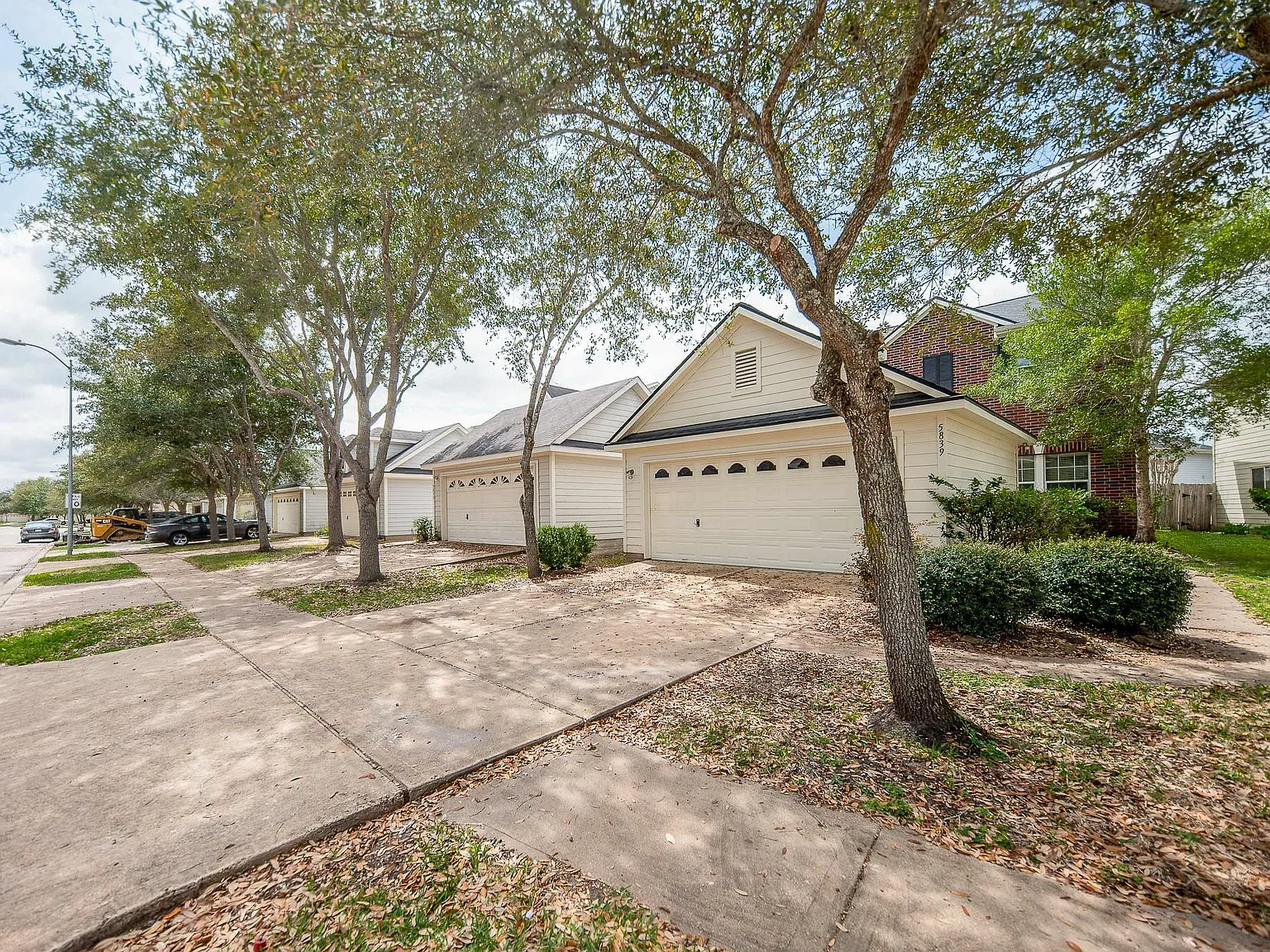 3 bed, 2.5 bath, 2109 sqft, $1,925 — Photo 2
