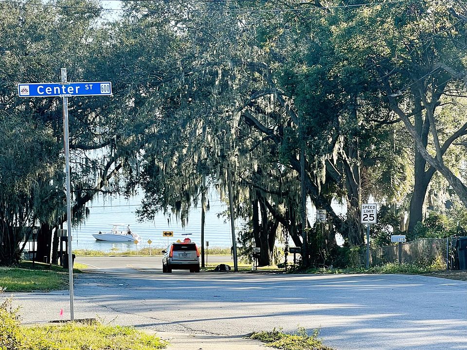 Front Yard/ Flex Room View