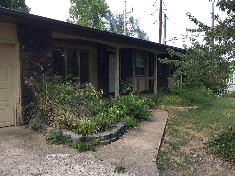 2nd image of 1005 E South St