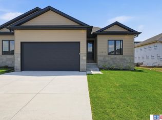10515 Majestic Ln, Lincoln, NE 68527