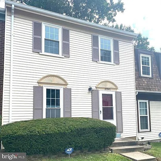 15947 Dorset Road - - — Photo 2