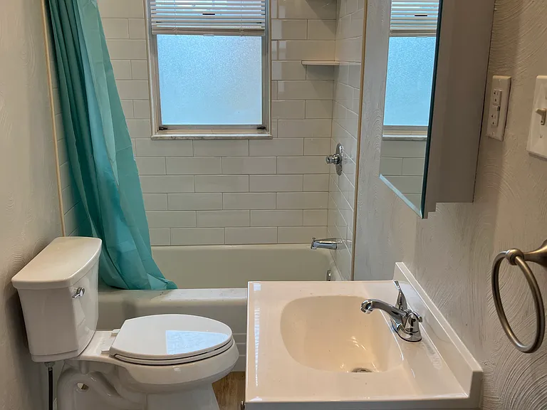 220 Locust Ave — Photo 16