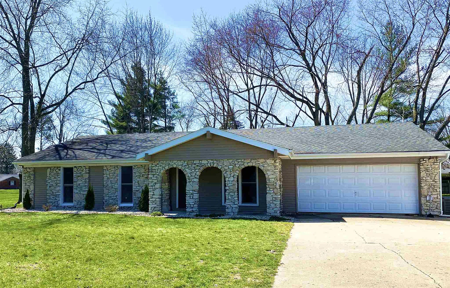 2215 S Park Rd photo 1