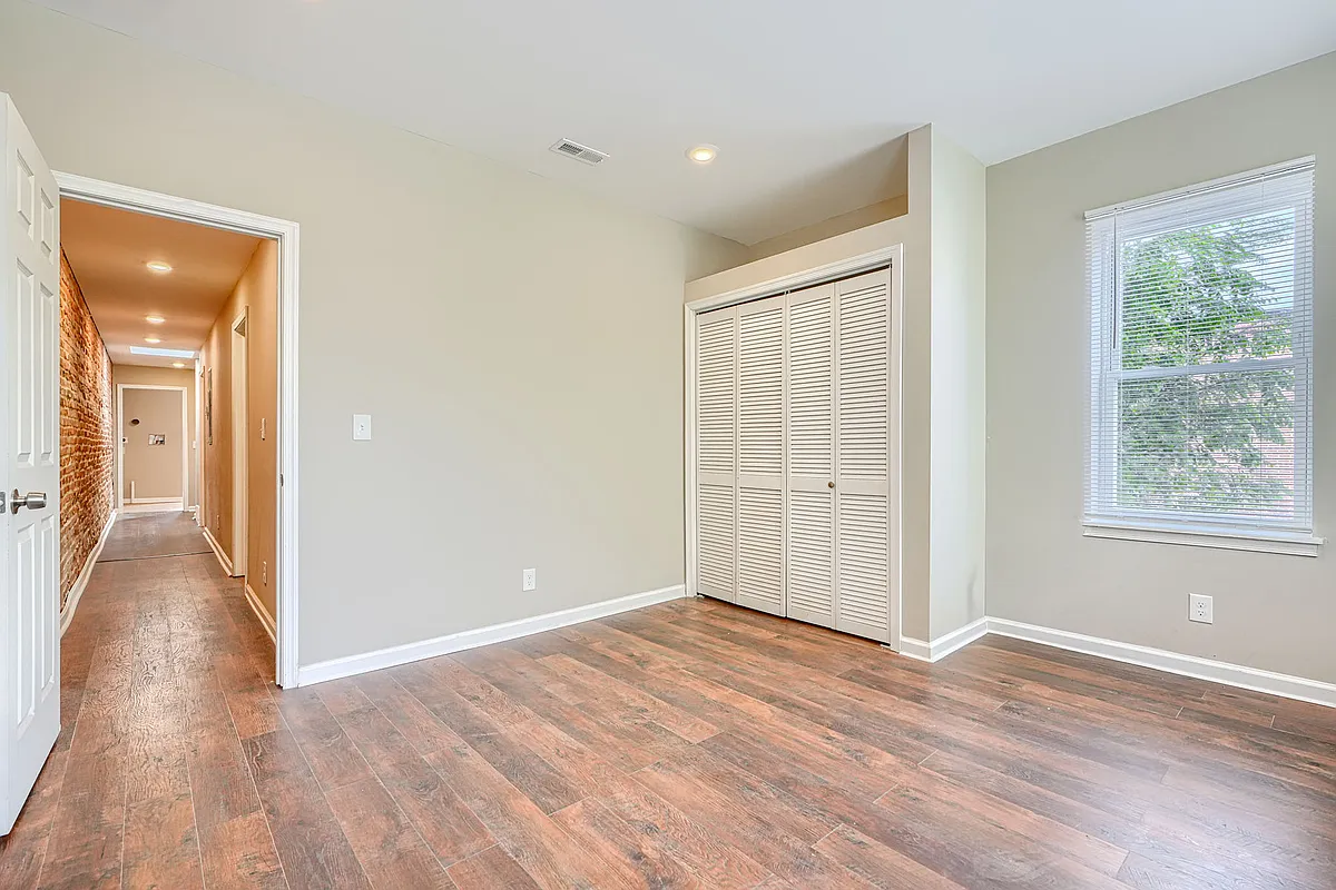Building Photo - 446 N Linwood Ave #2