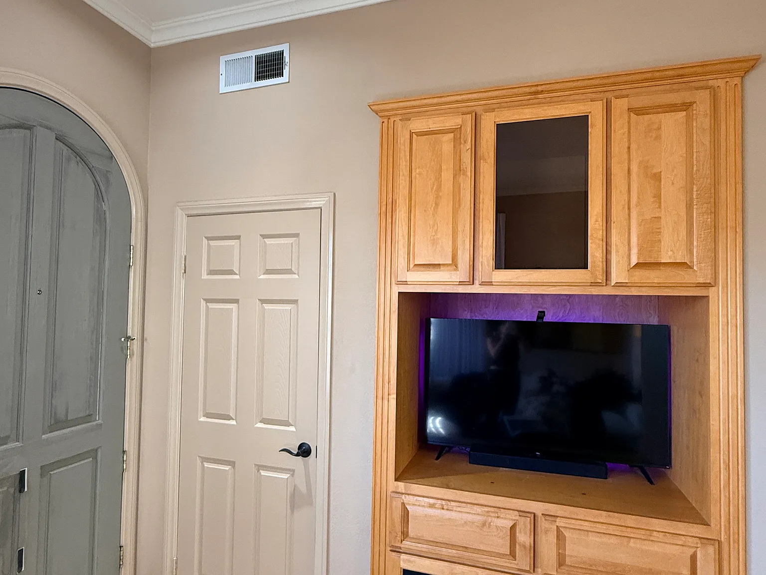 3 bed, 1705 sqft, $5,695 — Photo 3