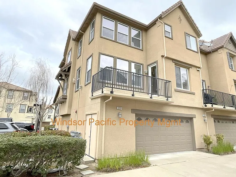 6319 Byron Ln — Photo 2