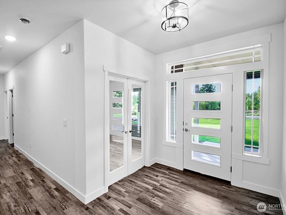 2nd image of 800 Barbara Lane