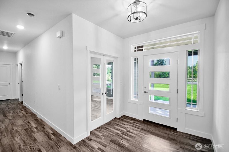 2nd image of 800 Barbara Lane